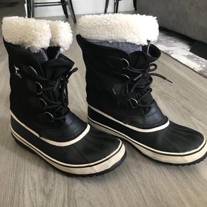 Black Sorel boots size 10